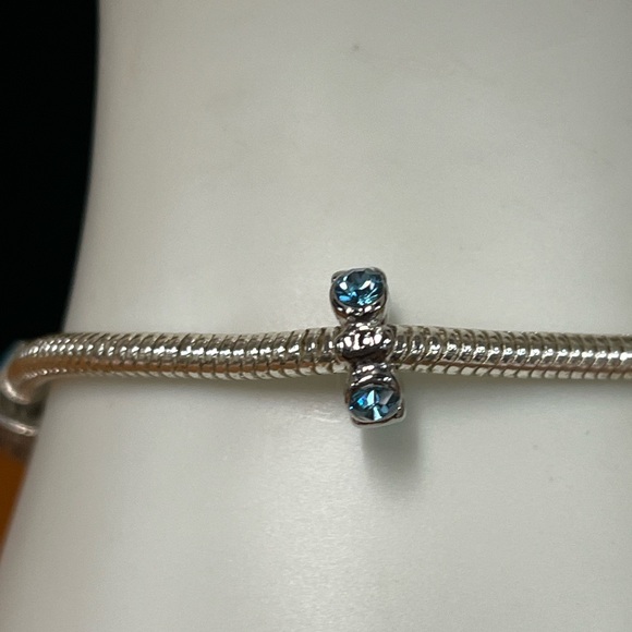 💕 3/$10 Sliding Charm w/ Blue Rhinestones - Picture 3 of 4